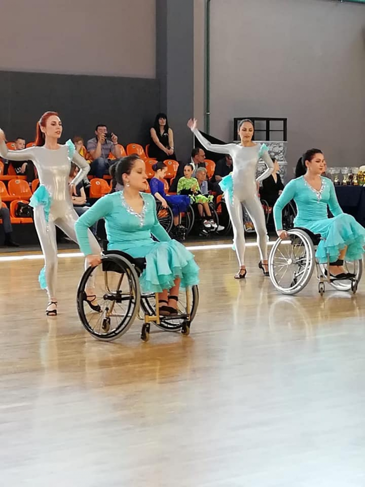 Открытые соревнования по танцам на колясках прошли 2 июня 2018 года